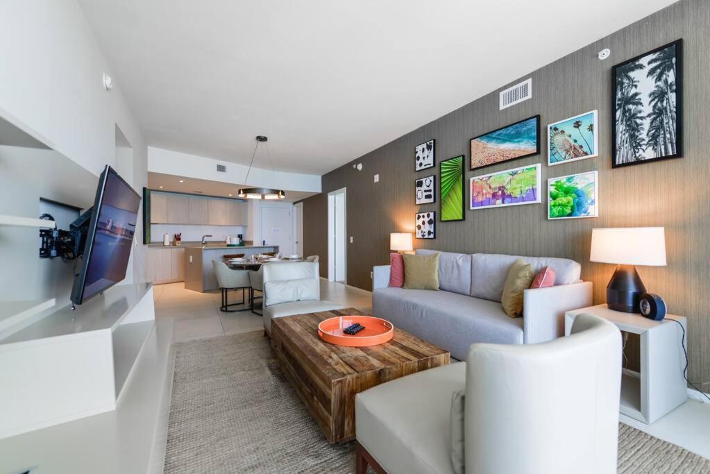 Spectacular Sunset Views Over The Ocean At Hollywood Exterior foto